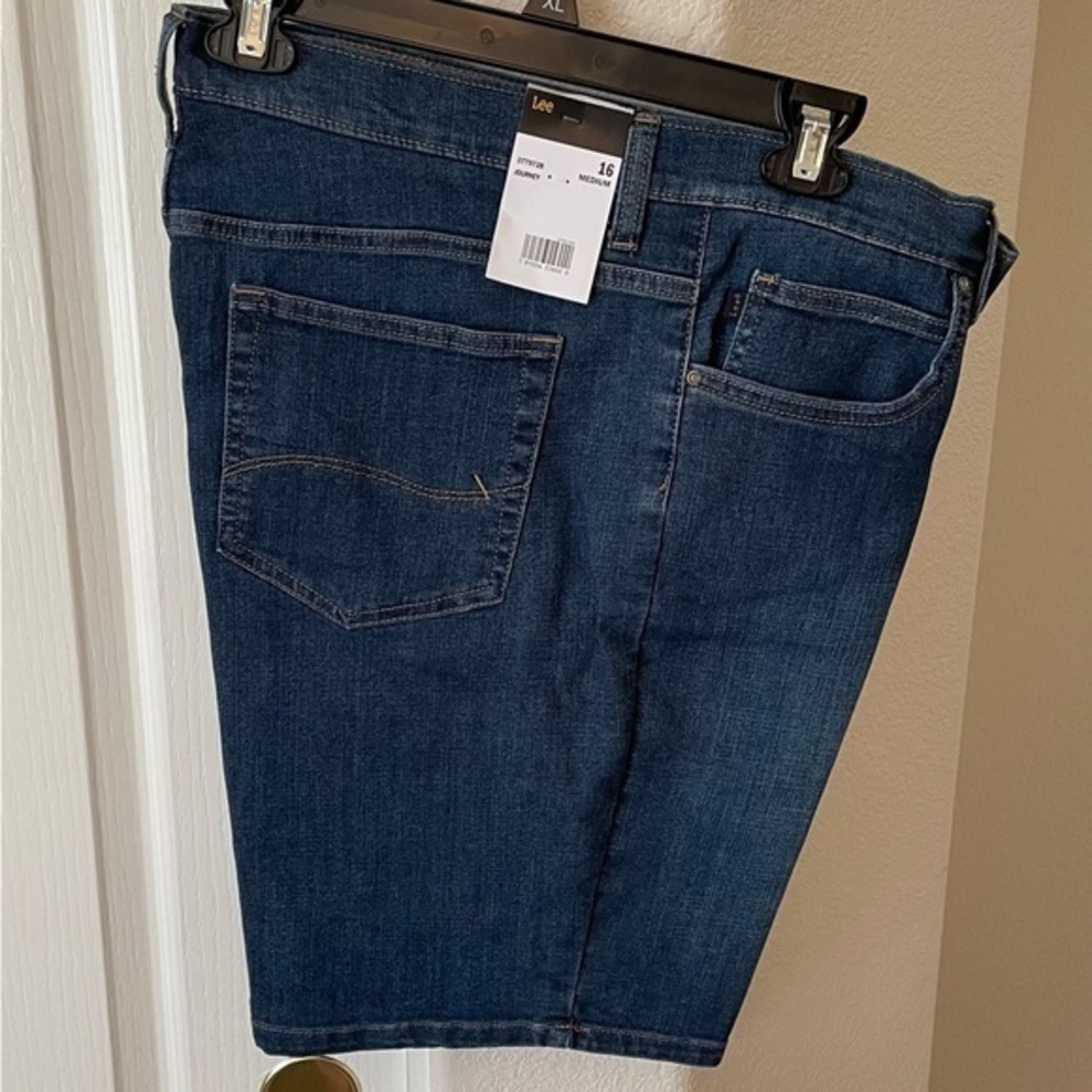 Lee Relaxed fit stretchy jean shorts